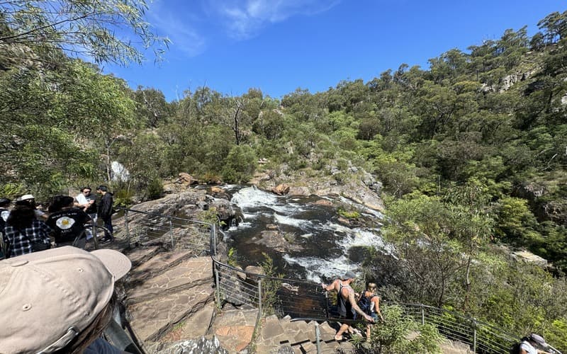 グランピオンズのピナクルズハイキングトレイル、マッケンジー滝 Grampians National Park